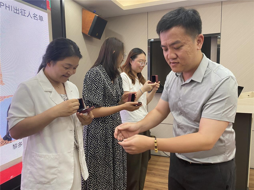 Dingfang Group souvenir presentation ceremony
