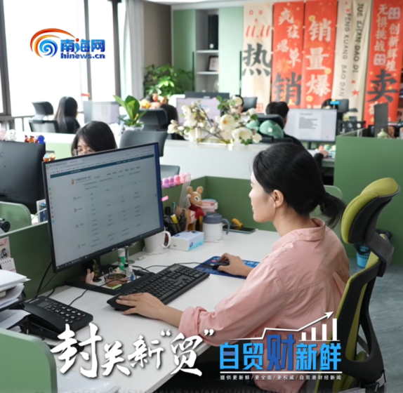 Provincial media interviewed I Dingfang about his roots and growth in Hainan